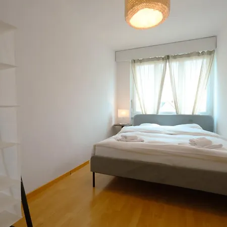 Apartment Cozy With Easy Access To *